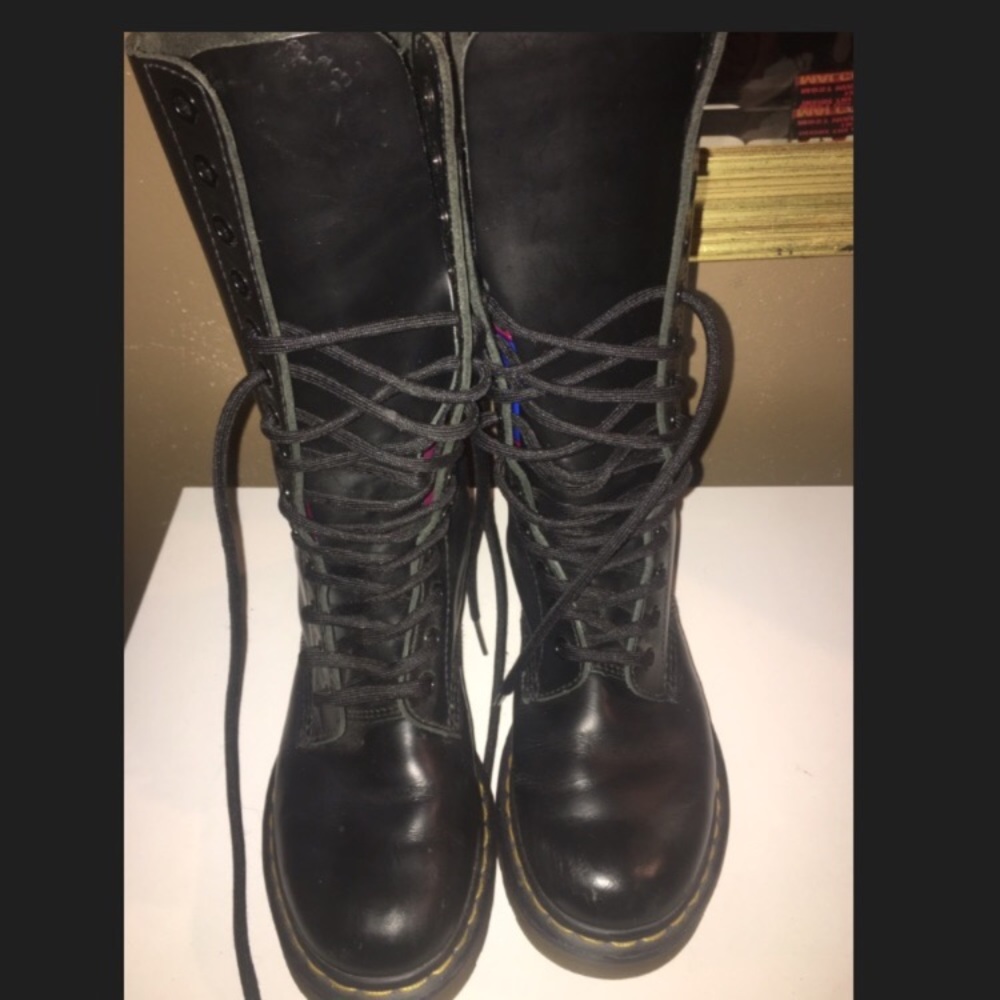Dr Martens 14 eye hole tall boots retail $170 sz4